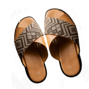 Sandal beige en cuir et pagne tissé croisé